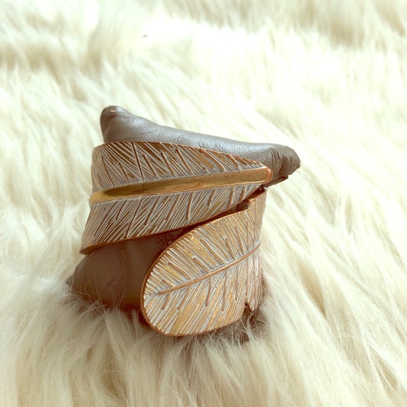 Feather cuff bracelet - Picture 2 of 3